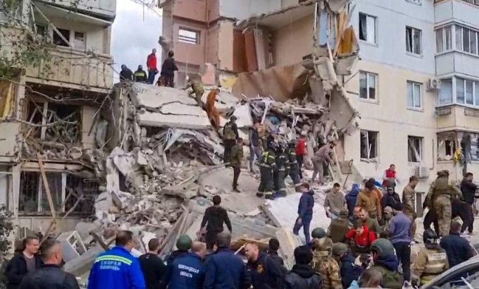 Rusiyada yaşayış binası raketlə vurulub -12 nəfər ölüb