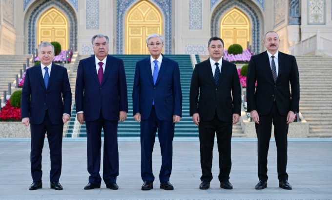 Prezident Daşkənddə İslam Sivilizasiyası Mərkəzi ilə tanış oldu (FOTO)