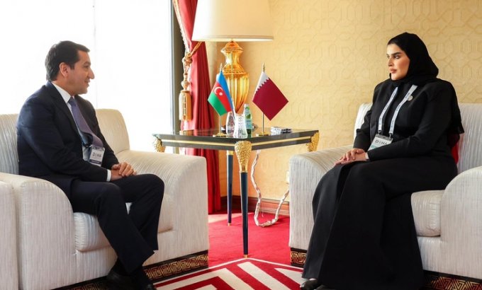 Hikmət Hacıyev Qətərin dövlət naziri ilə görüşdü