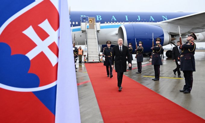 İlham Əliyev Slovakiyaya rəsmi səfərdədir