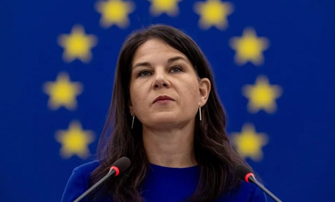 Berbok saxta pornoqrafik məzmunlardan və Avropanın passivliyindən narazıdır