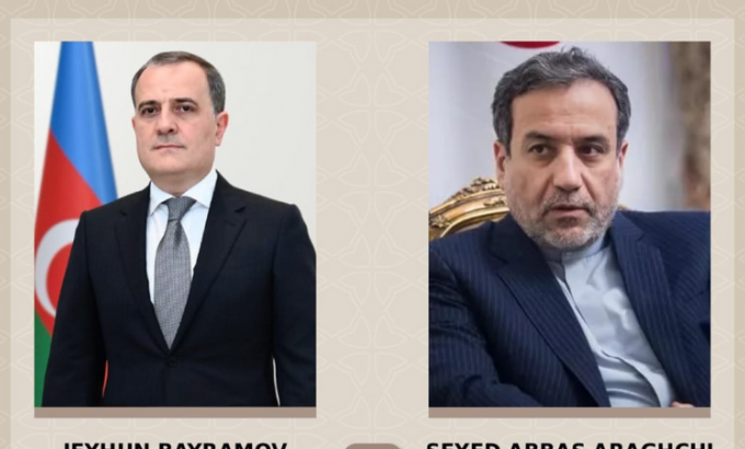 İranın xarici işlər naziri Ceyhun Bayramova zəng etdi