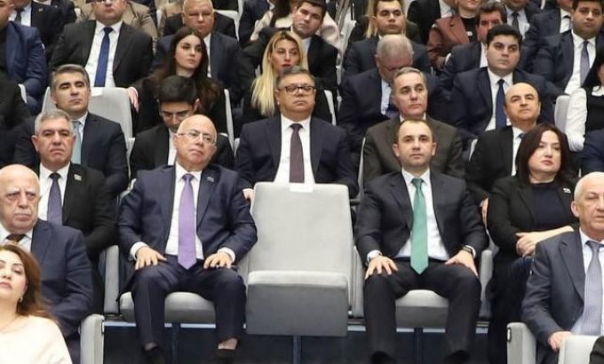 “BİZİ BURA KINOYA BAXMAĞA ÇAĞIRIBLAR?” – Komitə sədri əsəbləşərək tədbiri tərk edib